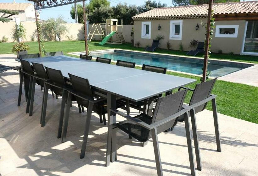 Charming Villa With Heated Pool, 14 People, Located In Aureille, Near Les Baux De Provence, In The A