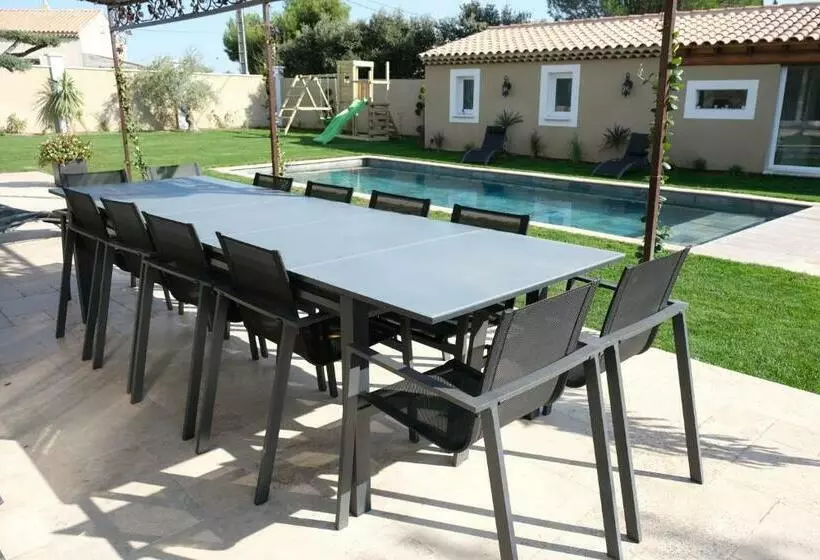 Charming Villa With Heated Pool, 14 People, Located In Aureille, Near Les Baux De Provence, In The A