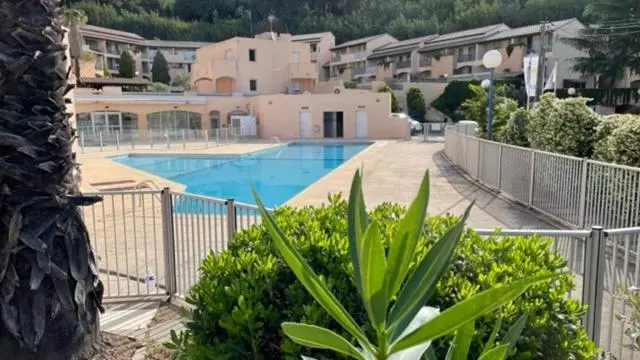 Appartement Les 3 Caps Avec Piscine Et Vue Mer
