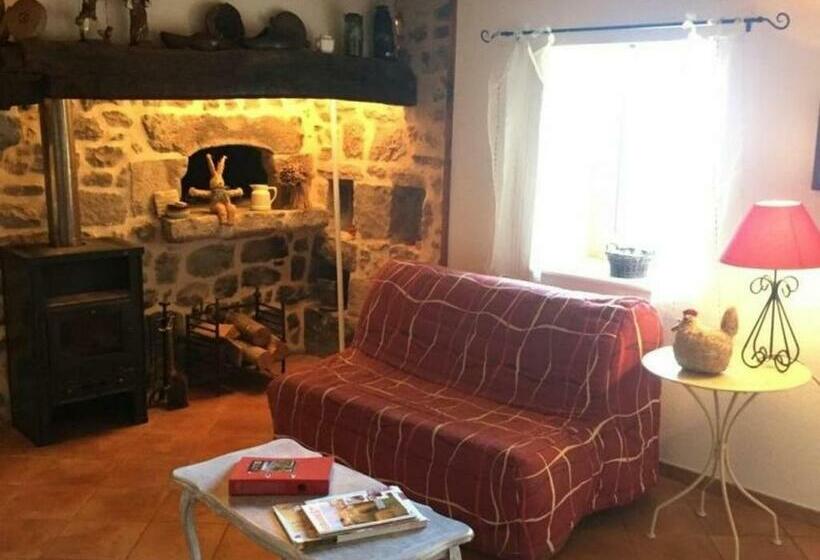 Charmant Gîte Avec Poêle à Bois, Terrasse Et Jardin, Sentiers Rando, 1 Chambre + Mezzanine   Fr 1 49