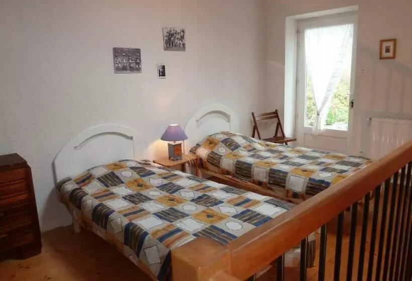Charmant Gîte Avec Poêle à Bois, Terrasse Et Jardin, Sentiers Rando, 1 Chambre + Mezzanine   Fr 1 49