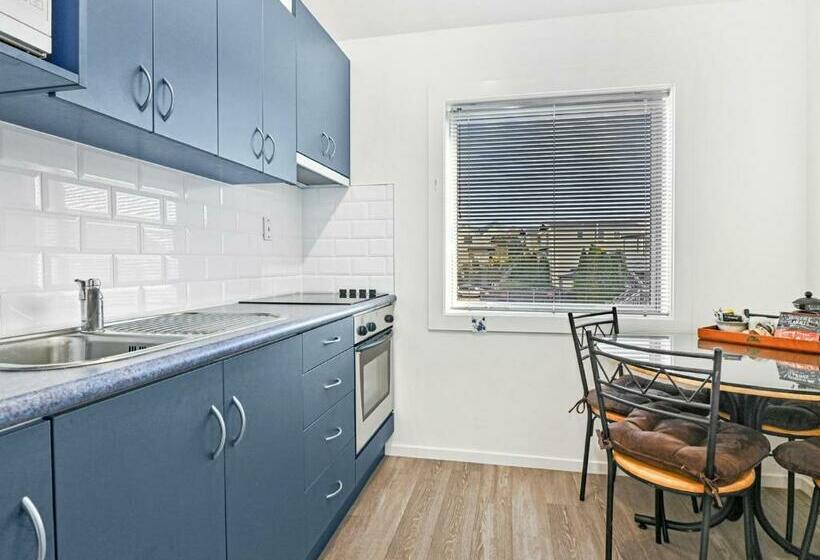 La Voyageur Apartments