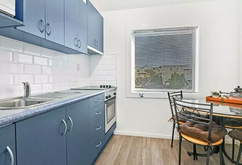 La Voyageur Apartments