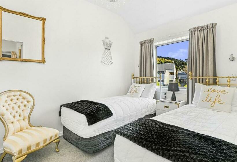 La Voyageur Apartments