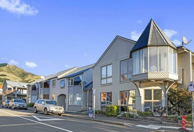 La Voyageur Apartments