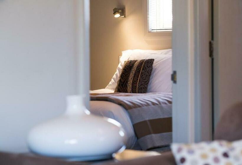 La Voyageur Apartments