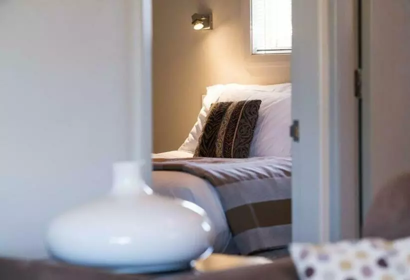 La Voyageur Apartments