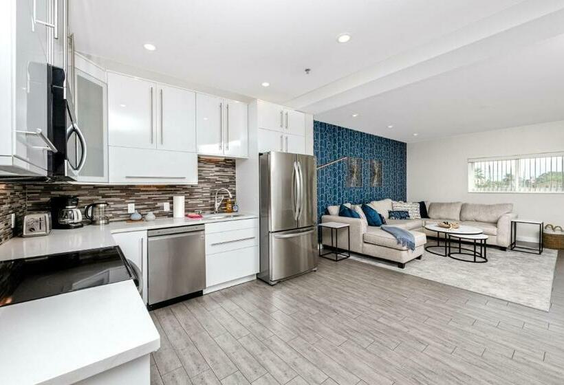 #1 Stunning Ocean View Completely Remodeled Luxury Condo With Huge Balcony