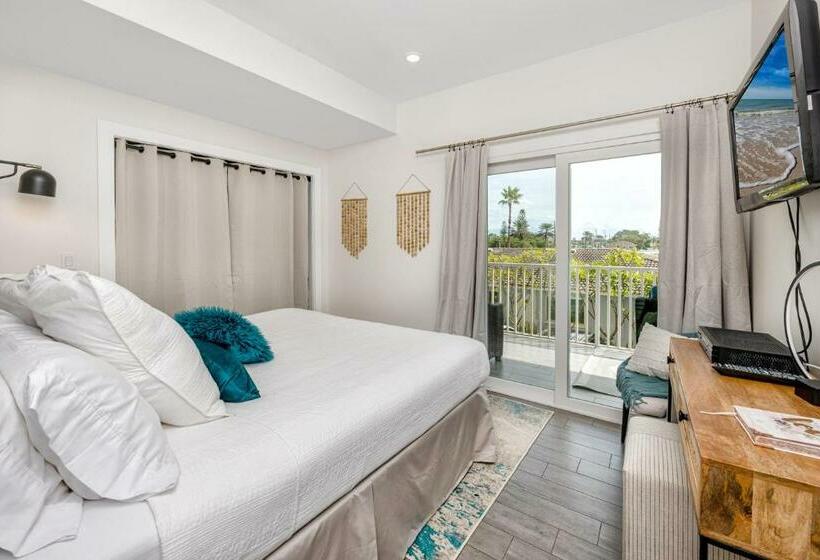 #1 Stunning Ocean View Completely Remodeled Luxury Condo With Huge Balcony