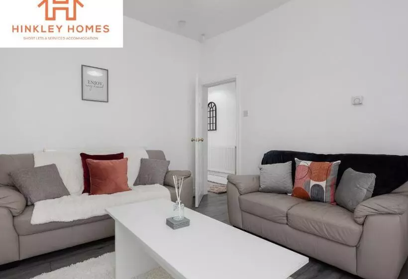 Newly Renovated 4bed   Free Parking   City Links By Hinkley Homes Short Lets & Serviced Accommodatio