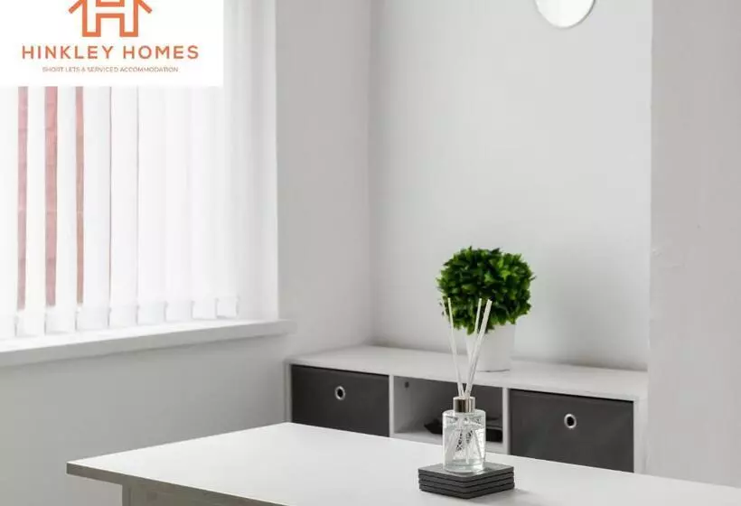 Newly Renovated 4bed   Free Parking   City Links By Hinkley Homes Short Lets & Serviced Accommodatio