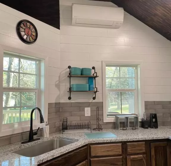 Cozy Cabin In Crestwood Subdivision