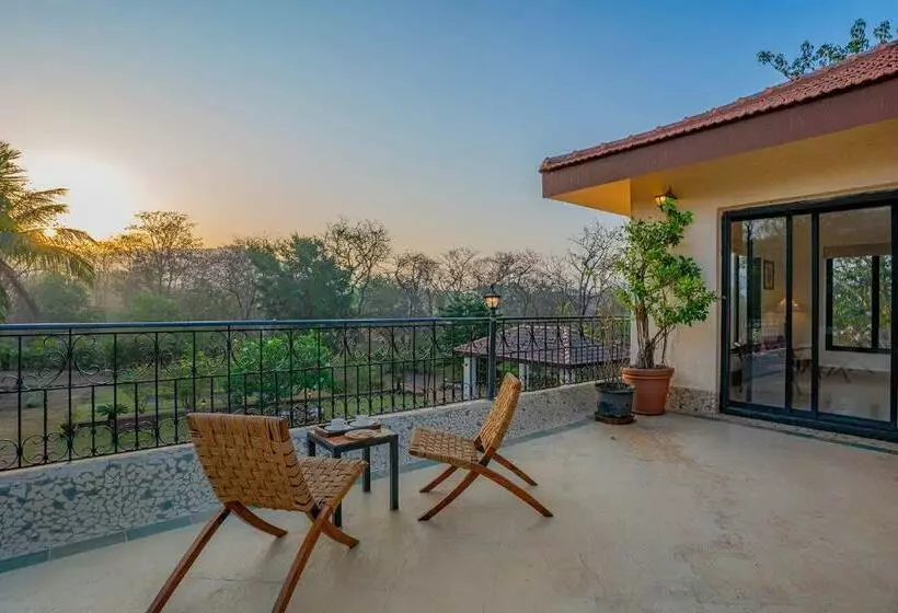 Stayvista At Birdsong With Pvt Pool, Lawn & Gazebo