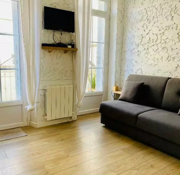 Studio équipé Climatisé Avec Balcon Au Mourillon à 20m De La Plage