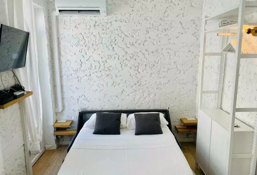 Studio équipé Climatisé Avec Balcon Au Mourillon à 20m De La Plage