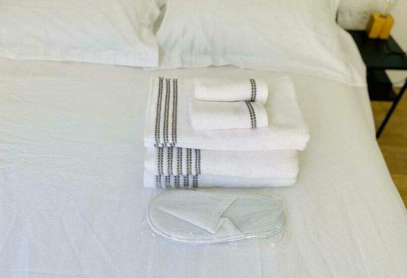 Studio équipé Climatisé Avec Balcon Au Mourillon à 20m De La Plage