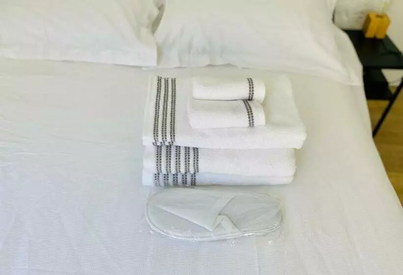 Studio équipé Climatisé Avec Balcon Au Mourillon à 20m De La Plage