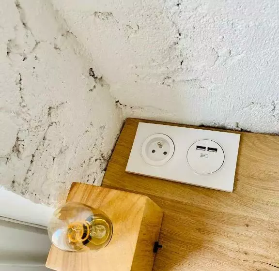 Studio équipé Climatisé Avec Balcon Au Mourillon à 20m De La Plage