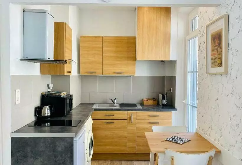 Studio équipé Climatisé Avec Balcon Au Mourillon à 20m De La Plage