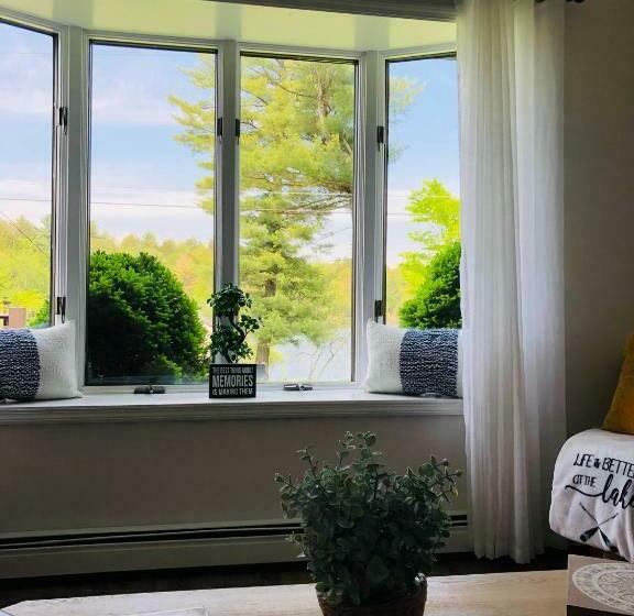 Catskills Cottage By The Lake, Sullivan County