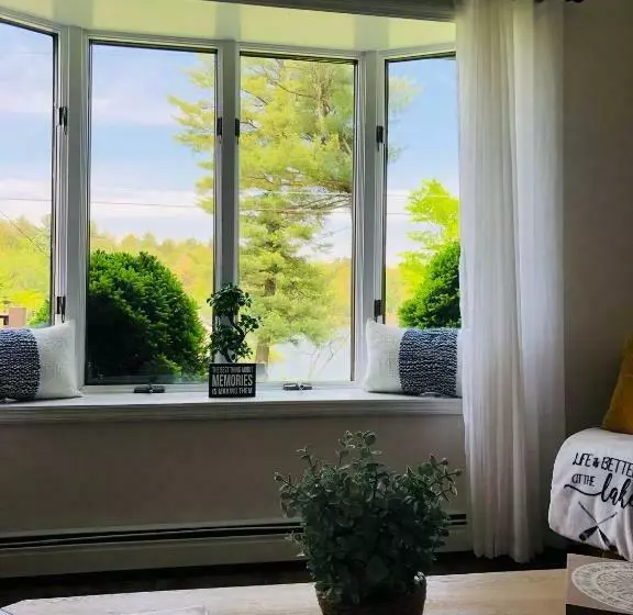 Catskills Cottage By The Lake, Sullivan County