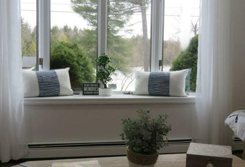 Catskills Cottage By The Lake, Sullivan County