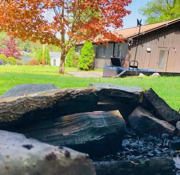 Catskills Cottage By The Lake, Sullivan County