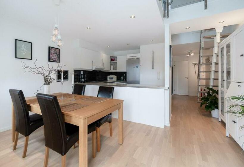 Central Top Floor Apartment