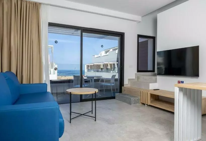 Esmeralda Cotillo Homes By Livvo