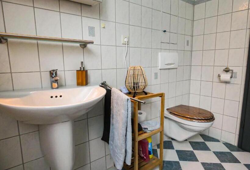 #111 Lux Flat Lennep Altstadt Netflix & Amazon Prime Felswand