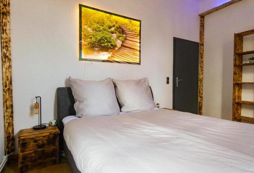 #111 Lux Flat Lennep Altstadt Netflix & Amazon Prime Felswand