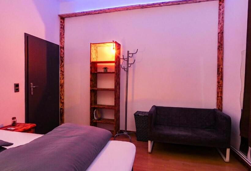 #111 Lux Flat Lennep Altstadt Netflix & Amazon Prime Felswand