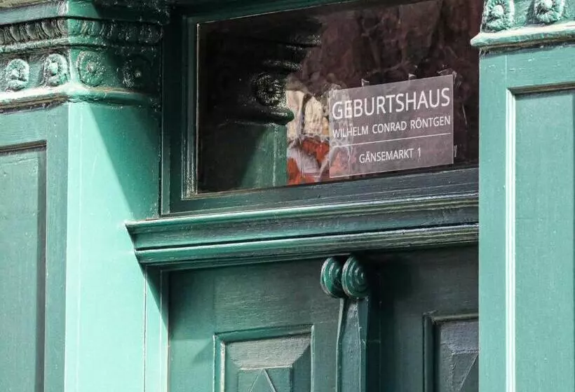 #111   Lux Flat Lennep   Altstadt   Netflix & Amazon Prime   Felswand