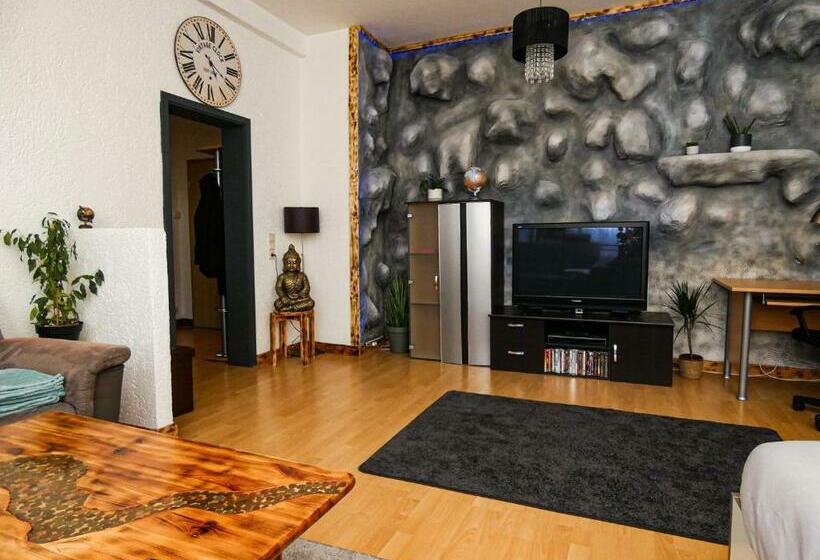 #111 Lux Flat Lennep Altstadt Netflix & Amazon Prime Felswand