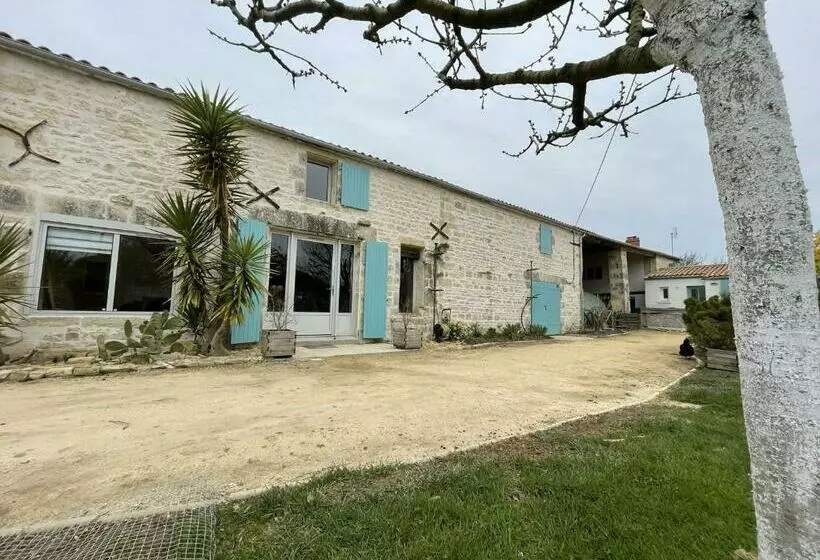 Charmante Maison Rénovée Avec Jardin, 2 Chambres, Proche La Rochelle, 4 Couchages   Fr 1 246 603