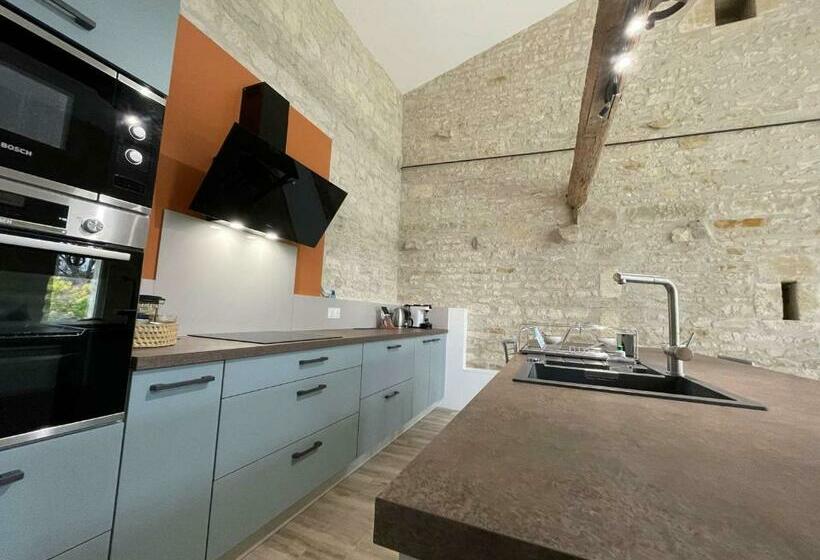 Charmante Maison Rénovée Avec Jardin, 2 Chambres, Proche La Rochelle, 4 Couchages   Fr 1 246 603