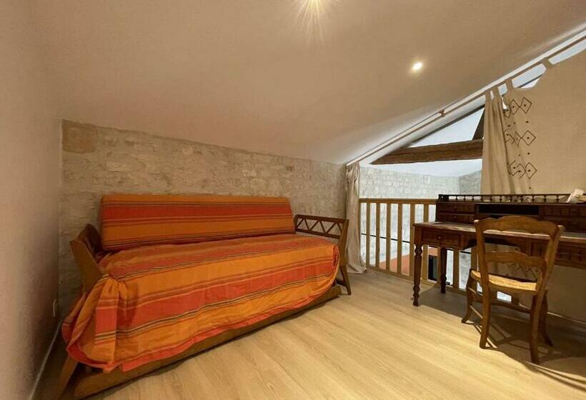 Charmante Maison Rénovée Avec Jardin, 2 Chambres, Proche La Rochelle, 4 Couchages   Fr 1 246 603