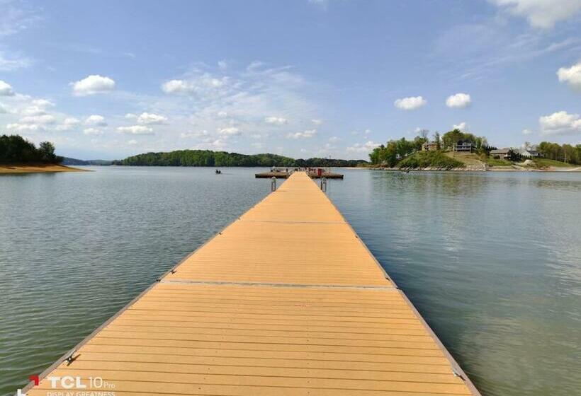 Spacious 3br+ Douglas Lake +pigeon Forge+ Gym +disney+ Firepit +creek+ Fishin