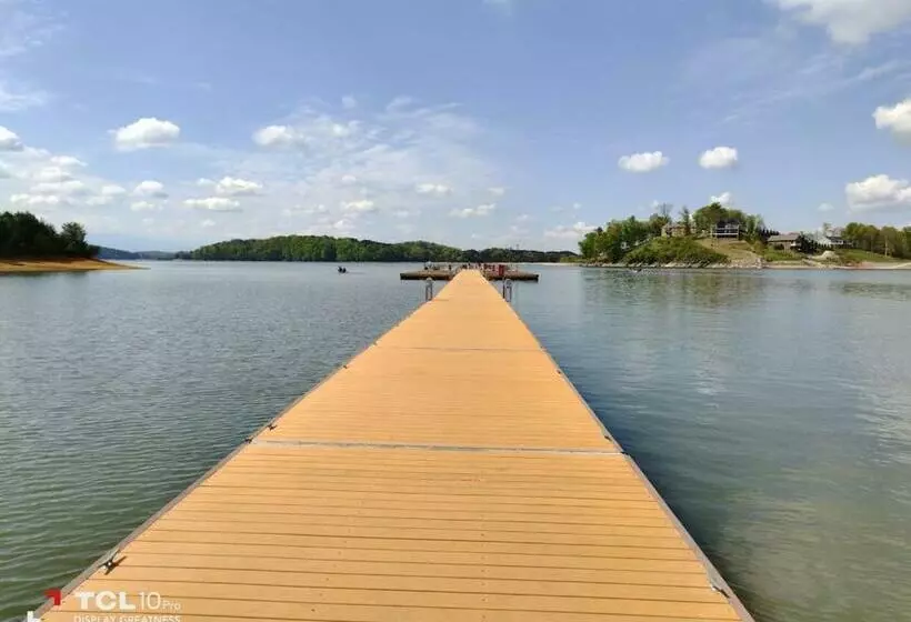 Spacious 3br+ Douglas Lake +pigeon Forge+ Gym +disney+ Firepit +creek+ Fishin