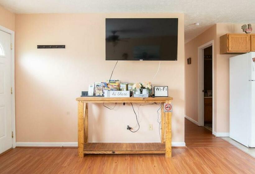 Spacious 3br+ Douglas Lake +pigeon Forge+ Gym +disney+ Firepit +creek+ Fishin