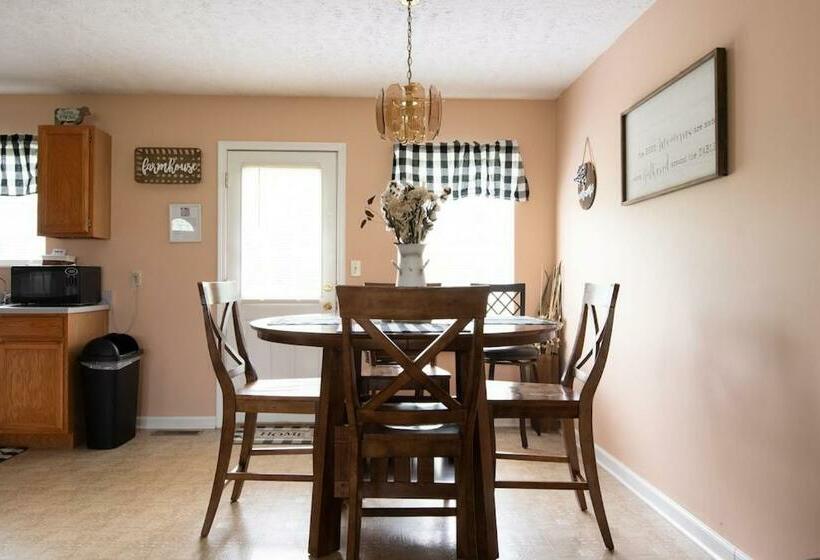 Spacious 3br+ Douglas Lake +pigeon Forge+ Gym +disney+ Firepit +creek+ Fishin