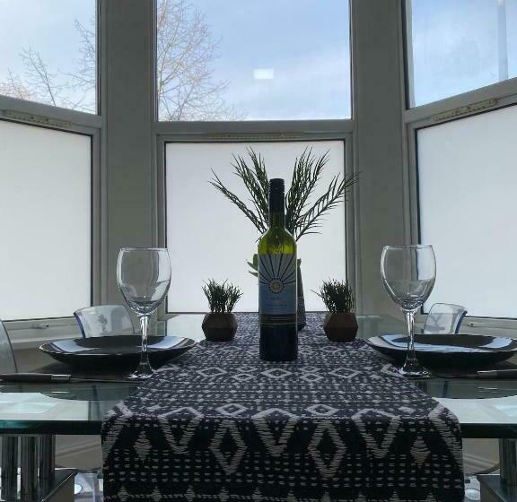 Stunning 1 Bed Spacious Apartment  Central Cardiff