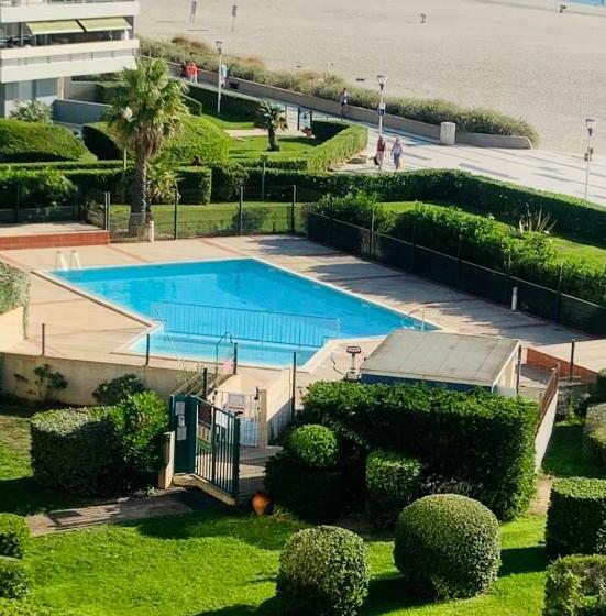 Coup De Cœur Pour Ce Cosy T2 Avec Vue Imprenable Sur La Mer   4gsud101