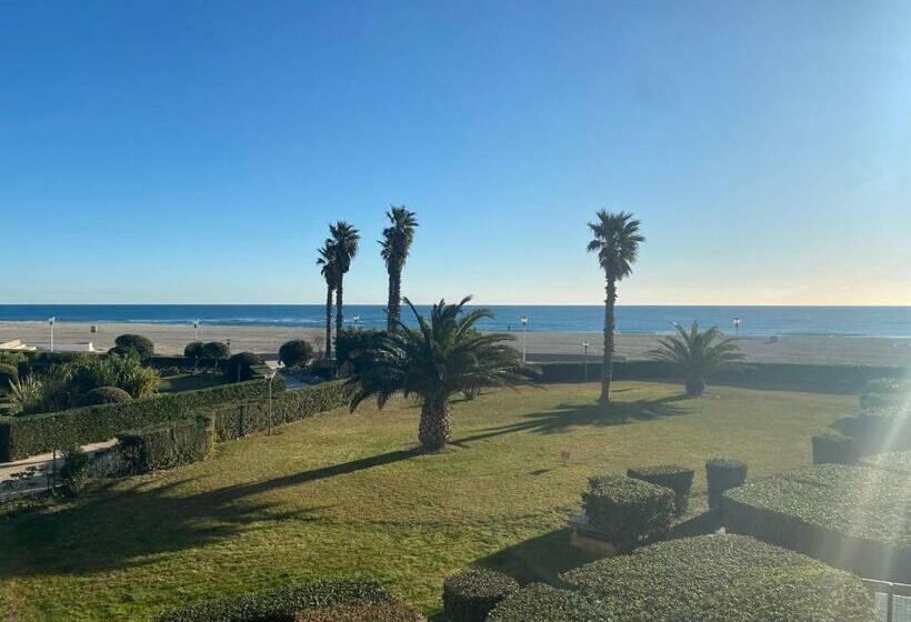 Coup De Cœur Pour Ce Cosy T2 Avec Vue Imprenable Sur La Mer   4gsud101