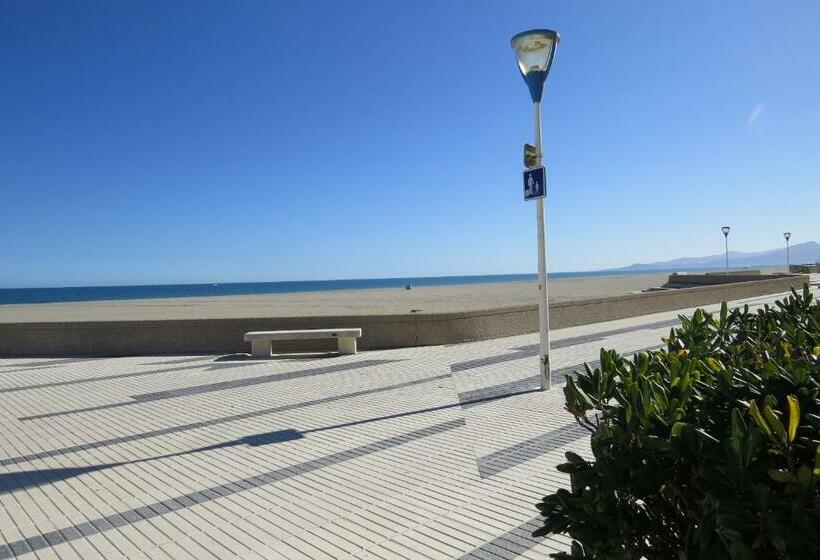 Coup De Cœur Pour Ce Cosy T2 Avec Vue Imprenable Sur La Mer   4gsud101