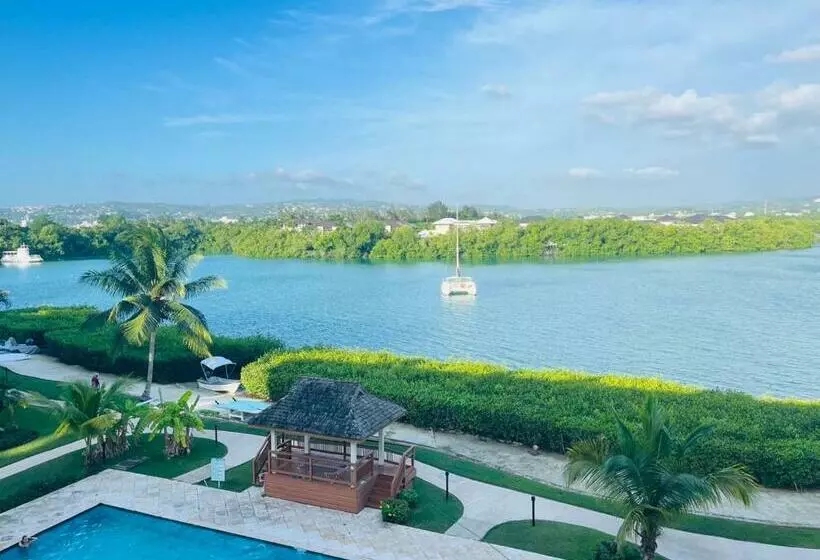 Luxury Apartments And Rooms,the Lagoons