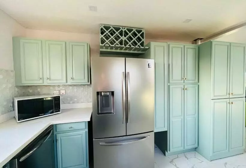 Luxury Apartments And Rooms,the Lagoons