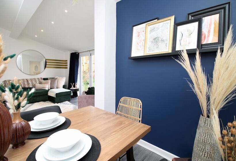 Minster House By Tŷ Sa