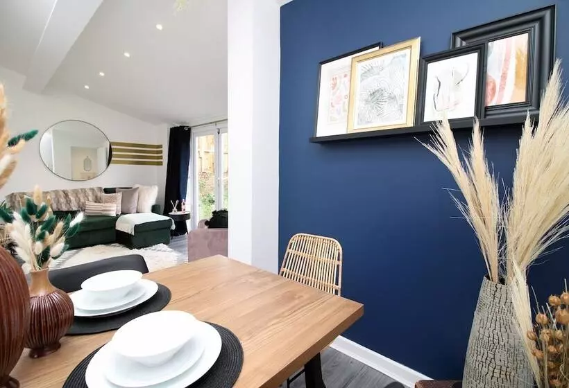 Minster House By Tŷ Sa