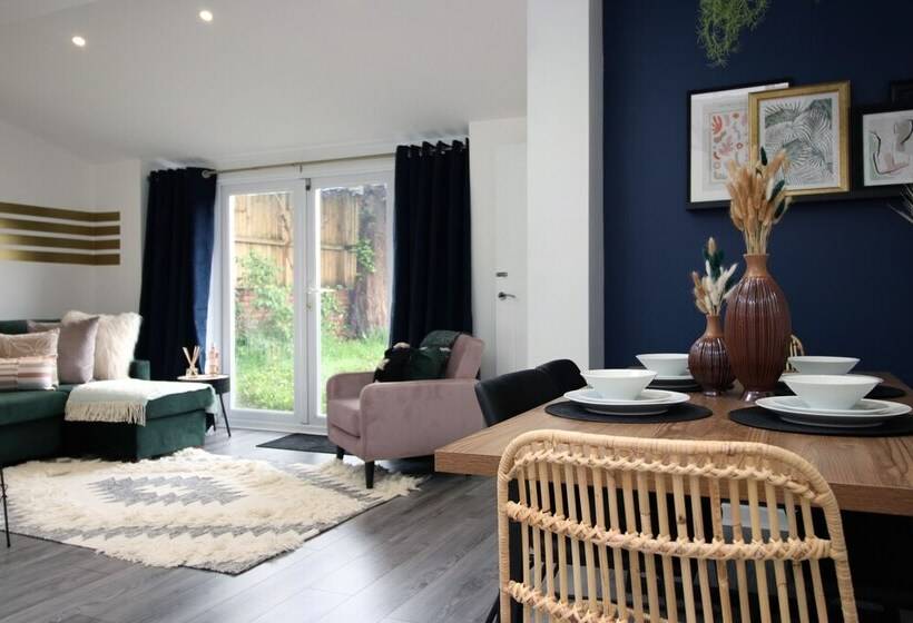 Minster House By Tŷ Sa